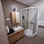 Vucko, Depandans, U452 Sa Pogledom Na Stazu - Private Host 4*
