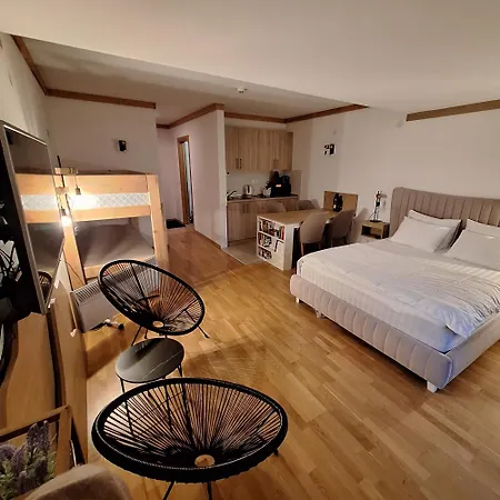Vucko, Depandans, U452 Sa Pogledom Na Stazu - Private Host 4*