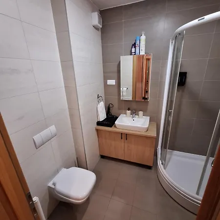 Appartement Vucko, Depandans, U452 Sa Pogledom Na Stazu - Private Host 3*