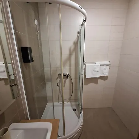 Vucko, Depandans, U452 Sa Pogledom Na Stazu - Private Host 3*