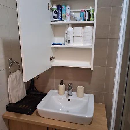 Vucko, Depandans, U452 Sa Pogledom Na Stazu - Private Host Τζαχορίνα