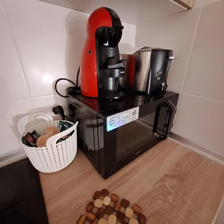 Appartement Vucko, Depandans, U452 Sa Pogledom Na Stazu - Private Host 3*