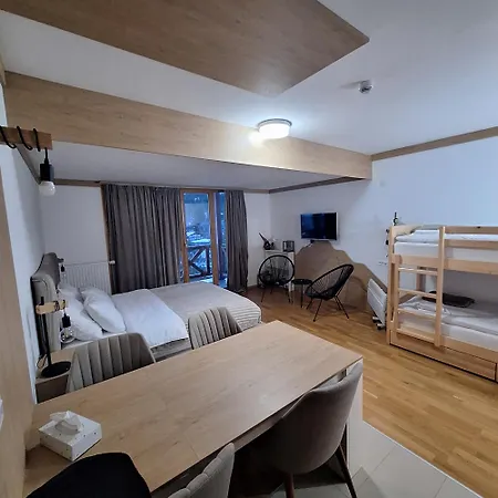 Vucko, Depandans, U452 Sa Pogledom Na Stazu - Private Host 4*