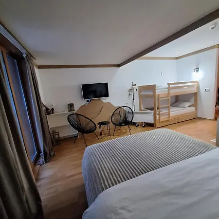 Vucko, Depandans, U452 Sa Pogledom Na Stazu - Private Host 4* Τζαχορίνα