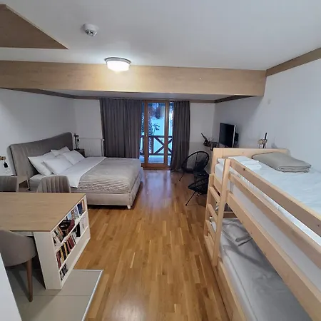 Vucko, Depandans, U452 Sa Pogledom Na Stazu - Private Host 3*