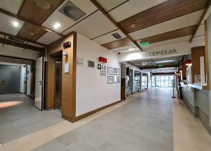 Vucko, Depandans, U452 Sa Pogledom Na Stazu - Private Host 3*