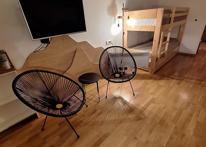 Vucko, Depandans, U452 Sa Pogledom Na Stazu - Private Host Apartment