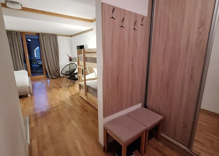 Vucko, Depandans, U452 Sa Pogledom Na Stazu - Private Host