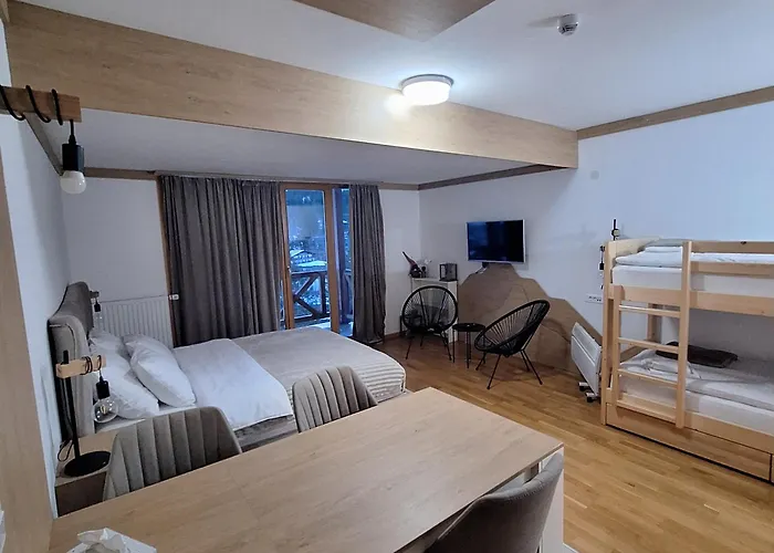 Vucko, Depandans, U452 Sa Pogledom Na Stazu - Private Host 3*