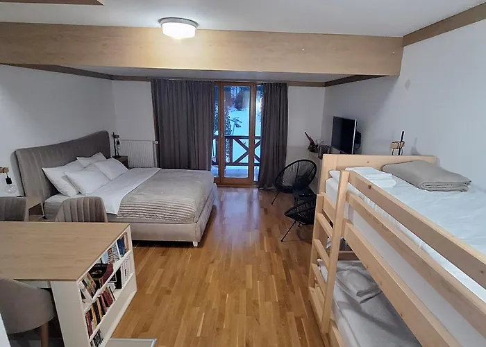 Vucko, Depandans, U452 Sa Pogledom Na Stazu - Private Host 3*